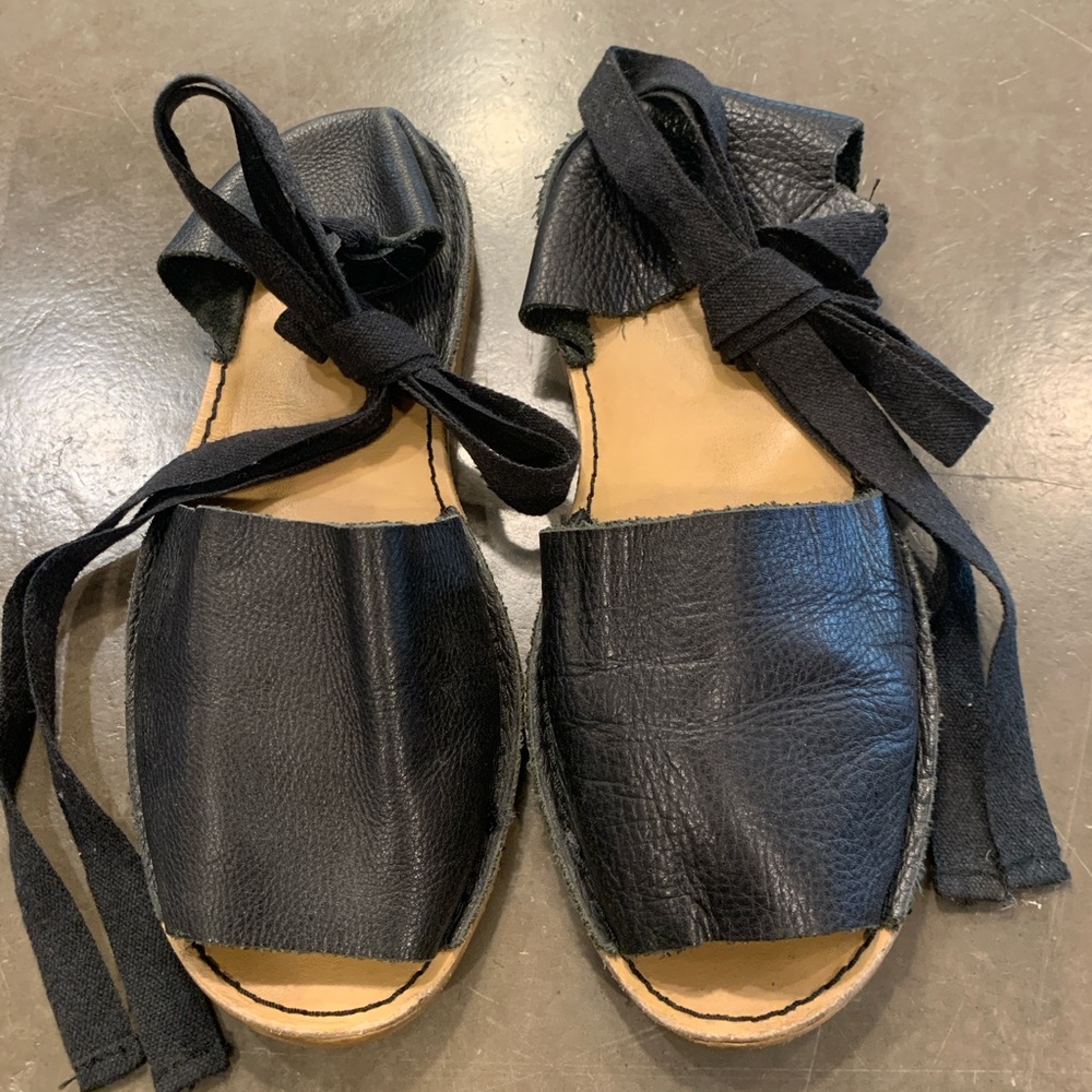 Black Leather Sandals/size 38/7.5 - Picture 2 of 12